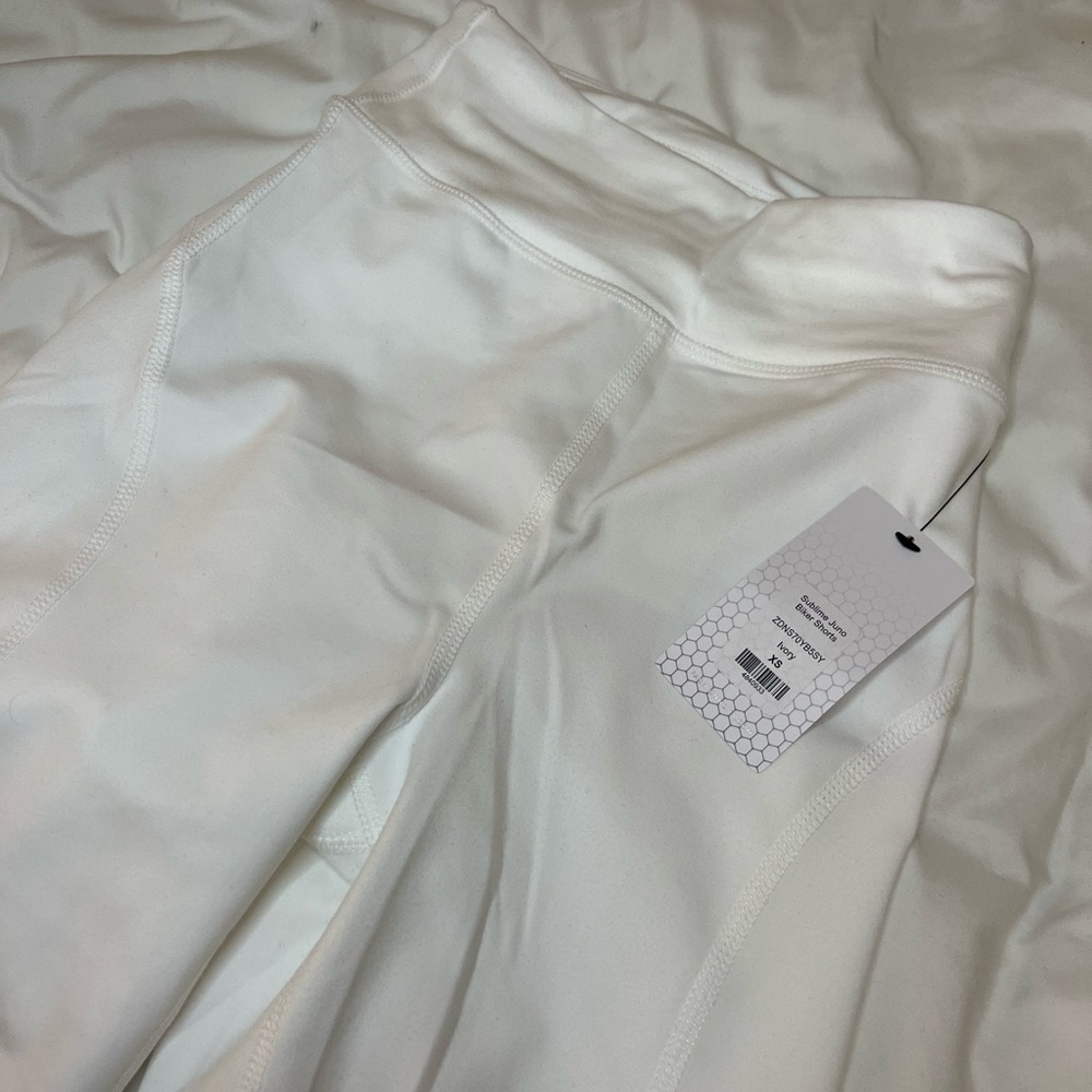 White fashion nova biker sculpt shorts, size XS, never been worn.